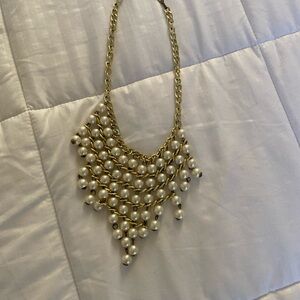 Elegant Gold and Pearl Necklace